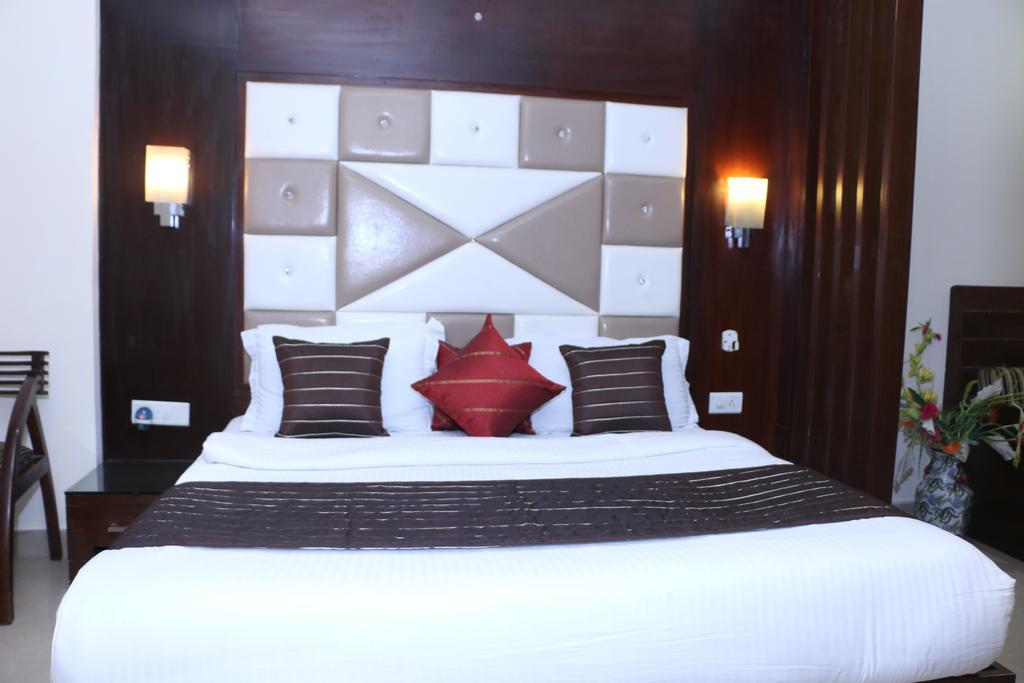 Adb Rooms Hotel Indo Continental Ню Делхи Екстериор снимка