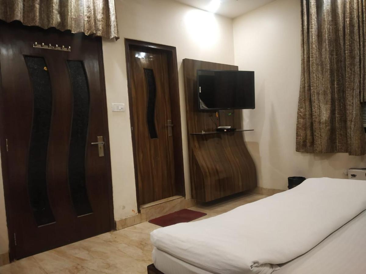 Adb Rooms Hotel Indo Continental Ню Делхи Екстериор снимка
