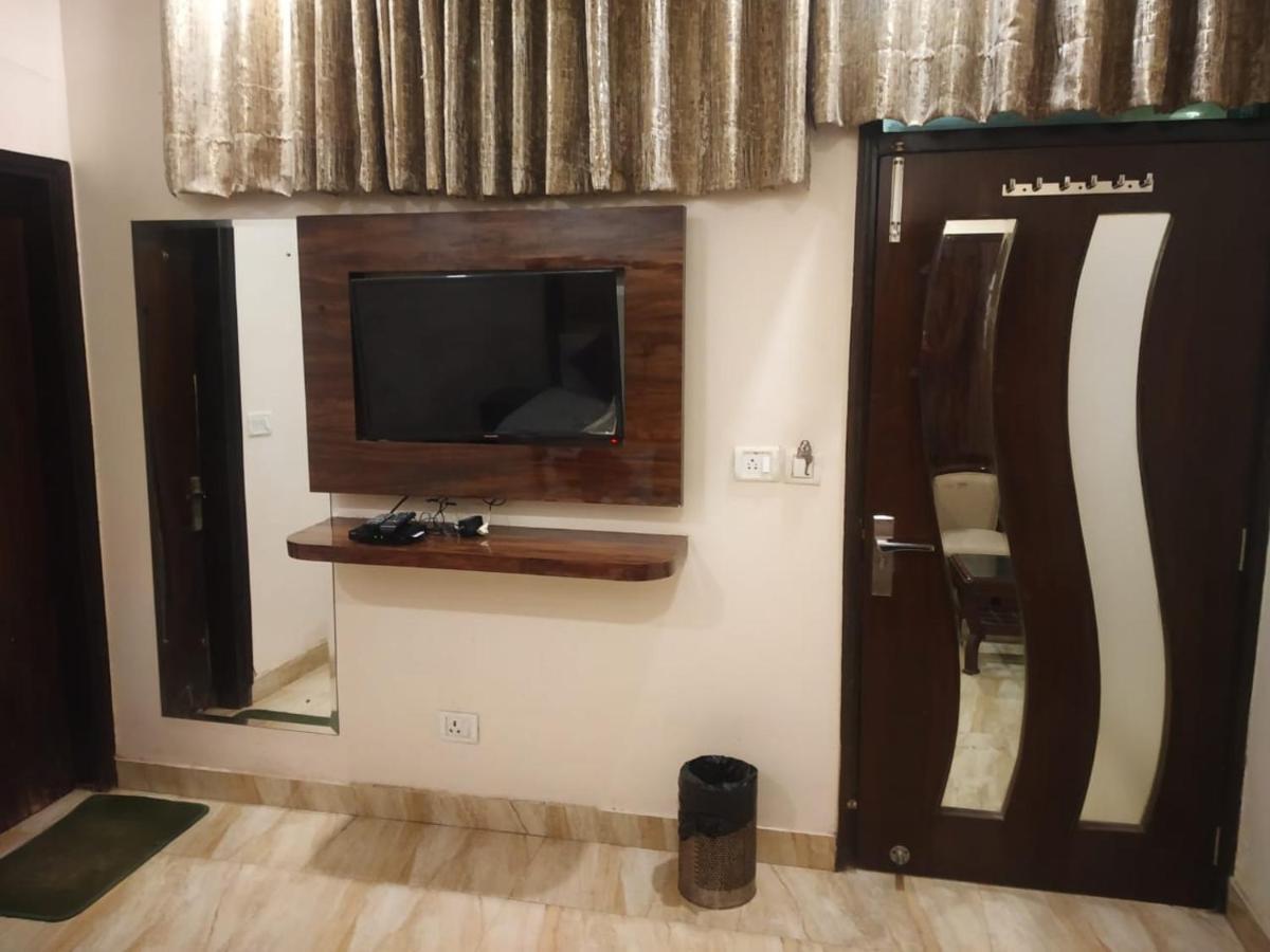 Adb Rooms Hotel Indo Continental Ню Делхи Екстериор снимка