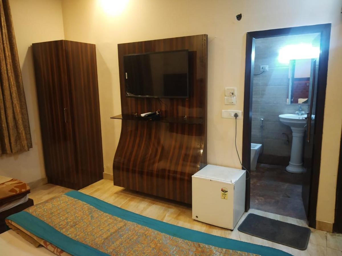Adb Rooms Hotel Indo Continental Ню Делхи Екстериор снимка