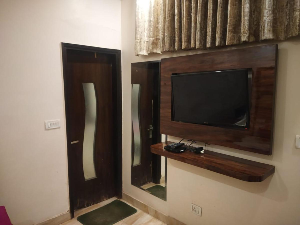 Adb Rooms Hotel Indo Continental Ню Делхи Екстериор снимка